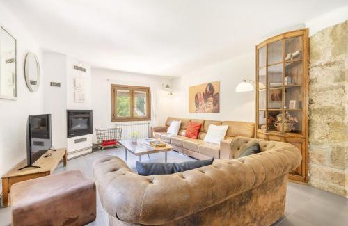 La Baronia de Rialb Villa | Pet-Friendly Retreat at Casa Dels Peixos - 4-Star Comfort