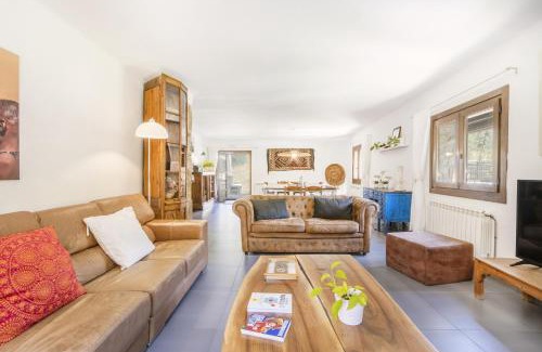 La Baronia de Rialb Villa | Pet-Friendly Retreat at Casa Dels Peixos - 4-Star Comfort