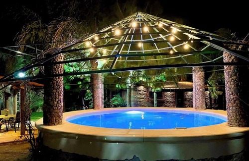Tequisquiapan Cottage | Wisteria Retreat: Poolside Cabana for 12 Guests