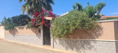 Reitani House | Cozy CASA DI ALICE: Steps from the Sea, Pet Friendly Stay