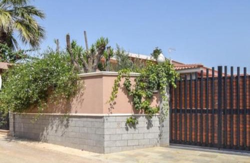 Reitani House | Cozy CASA DI ALICE: Steps from the Sea, Pet Friendly Stay