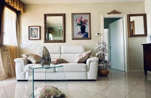 Parma Apartment | Elegant Casa di Alice - Guest Rated 9.6/10