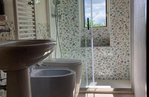 Ronciglione House | Cozy Casa di Campagna: Family-Friendly Retreat with Top Ratings