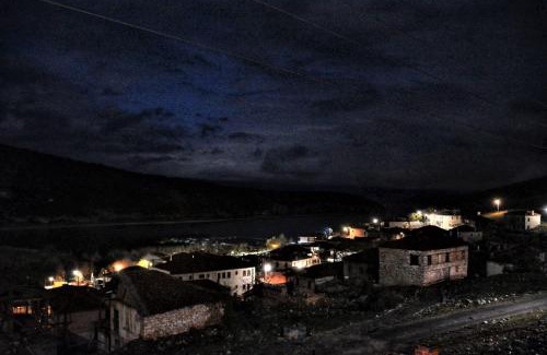 Lefkonas House | Family-Friendly Retreat at Casa di Cardellino - 8.7/10 Rated