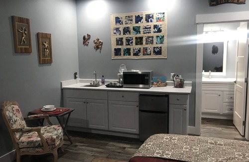 Ephrata House | Casa Di Cass: Guest Rated 9.6 with Pool & Breakfast