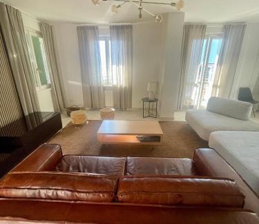 Lovere Apartment | Discover Casa di Giulia: 4-Star Stay with a 9/10 Rating
