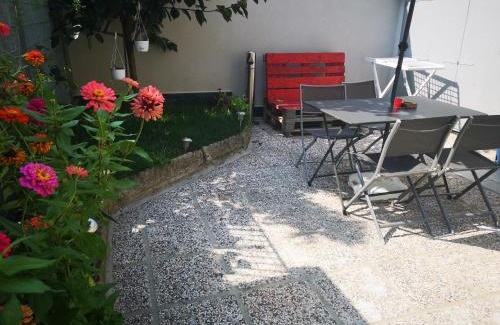Carpenedo House | Pet-Friendly Retreat at Casa di Joy with Breakfast Included