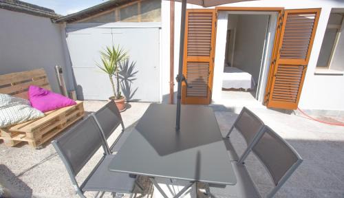 Carpenedo House | Pet-Friendly Retreat at Casa di Joy with Breakfast Included
