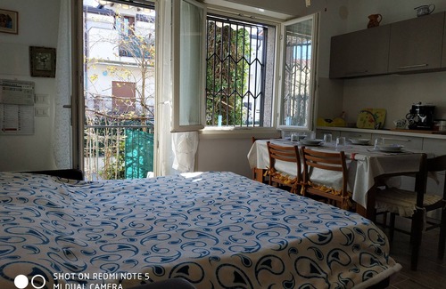 Brugherio Apartment | Oceanfront Escape at Casa di Lucy e Max with Spa Amenities