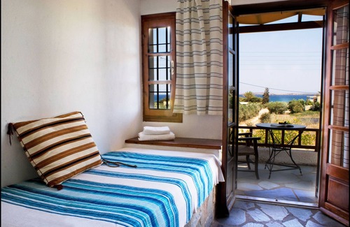 Vigla House | Discover Casa di Mare: Oceanfront Bliss with Pool Access