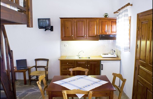 Vigla House | Discover Casa di Mare: Oceanfront Bliss with Pool Access