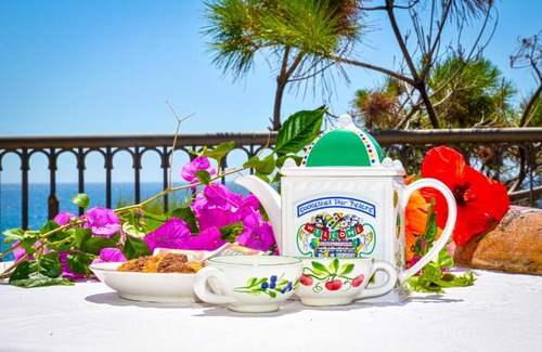 Santa Teresa di Riva House | Family-Friendly Getaway at Casa di Mare Barabba
