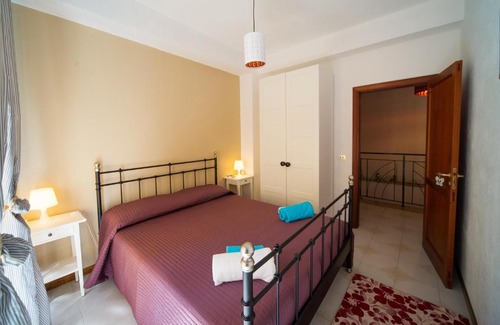 Santa Teresa di Riva House | Family-Friendly Getaway at Casa di Mare Barabba