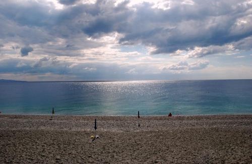 Santa Teresa di Riva House | Family-Friendly Getaway at Casa di Mare Barabba