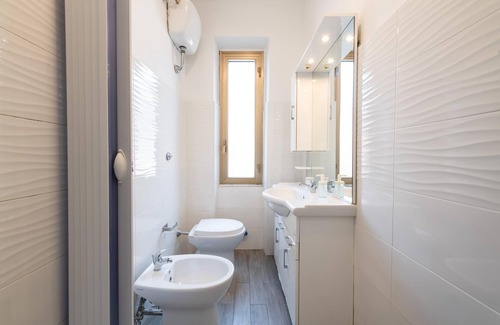 Camilluccia Apartment | Cozy Casa di Marianna e Vittorio with Breakfast Included