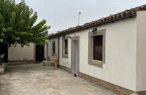 Chiaramonte Gulfi Bed & Breakfast | Pet-Friendly Comfort at Casa di Mirto - Rated 9.2/10