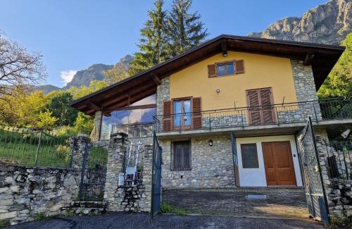 Aisone Apartment | Inviting Casa di montagna: Oceanfront Retreat & High Rating