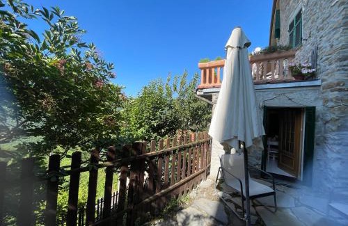 Andagna Apartment | Pet-Friendly Retreat at Casa di nonno Memé - Rated 9.5/10