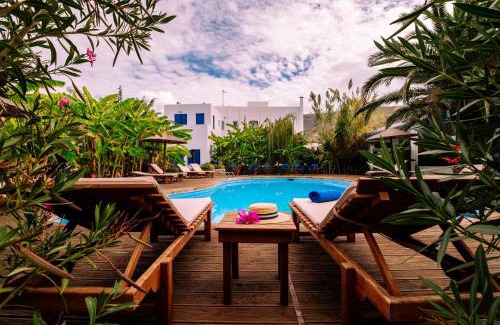 Parikia Apartment | Discover Casa Di Roma: Oceanfront Oasis for Families