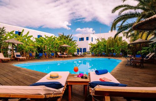 Parikia Apartment | Discover Casa Di Roma: Oceanfront Oasis for Families