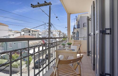 Lefkada Town Apartment | Top-Rated Casa di Sole: Family-Friendly Getaway Awaits