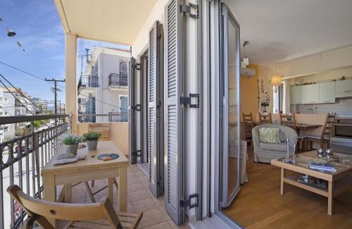Lefkada Town Apartment | Top-Rated Casa di Sole: Family-Friendly Getaway Awaits