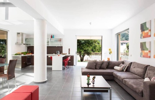 Agia Villa | Casa Di Verde - Private Pool, Jacuzzi & Gym Awaits You