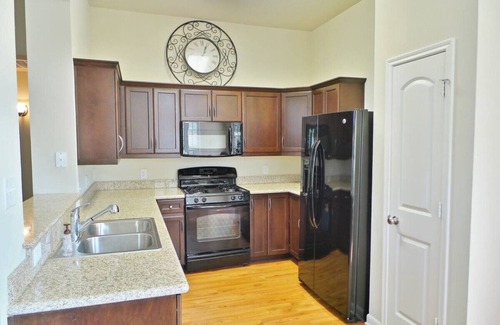 Bryan House | Casa di Vino - Relaxing Retreat with Pool & Pet-Friendly Amenities