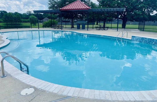 Bryan House | Casa di Vino - Relaxing Retreat with Pool & Pet-Friendly Amenities
