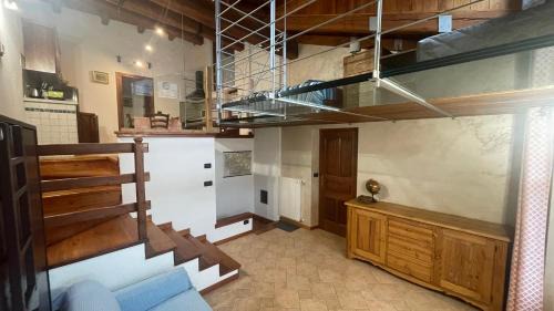 Aymavilles House | Casa Dialley: Oceanfront Retreat with Hot Tub & Pet Friendly