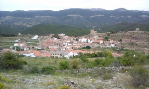 El Castellar House | Discover Casa Dinorural: Pet-Friendly Retreat with Breakfast