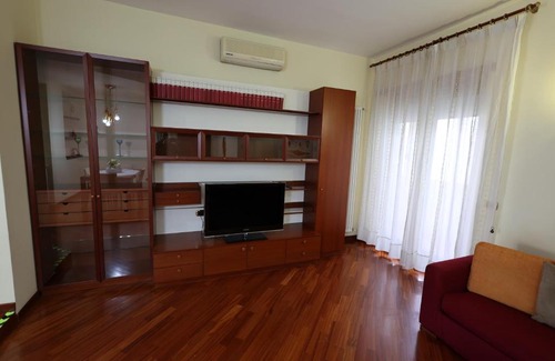 Fuorigrotta Apartment | Top-Rated Casa Diocleziano with Hot Tub & Family-Friendly Comfort
