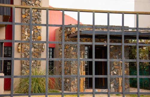 Vistalba House | Experience CASA DISTINTA: 10/10 Rated with Pool & Hot Tub