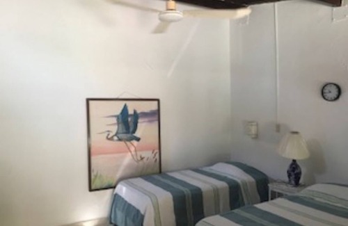 Bacocho Bed & Breakfast | Discover Casa Dixie Mole: Relax by the Pool & Kitchen