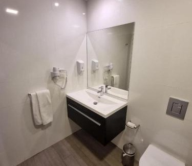 Ferreira do Zezere Hotel | Discover Casa do Adro Hotel: Oceanfront, Pool & More