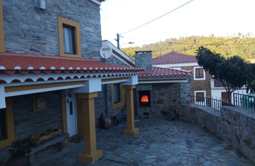 Proenca-a-Nova House | Casa do Adro: Top-Rated Pet-Friendly Family Retreat