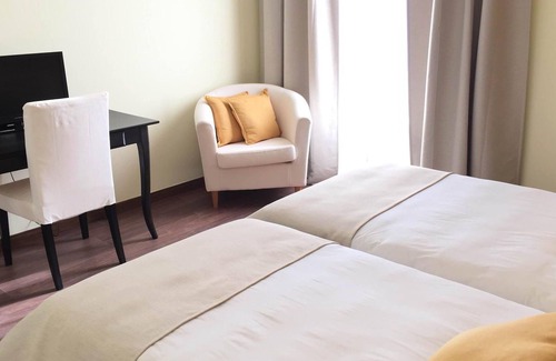 Azambuja House | Elegant Casa do Alfaro: Guest Rated 9.6 with Pool & Spa