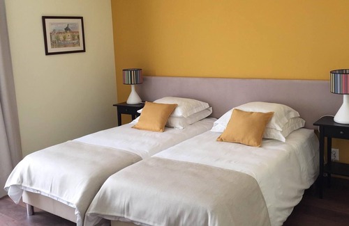 Azambuja House | Elegant Casa do Alfaro: Guest Rated 9.6 with Pool & Spa