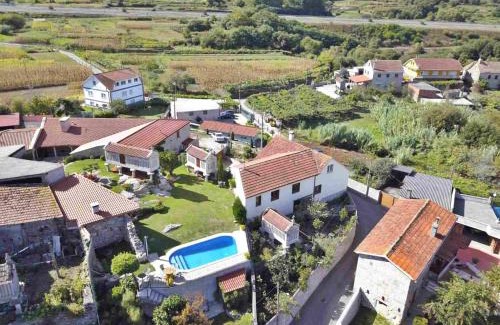 Vilaboa House | Pet-Friendly Casa do Americano: Rated 9.6/10, Family Fun!