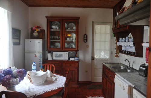 Sao Roque do Pico Villa | Casa do Areal - Coastal Retreat with Breakfast & Kitchen