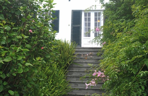 Sao Roque do Pico Villa | Casa do Areal - Coastal Retreat with Breakfast & Kitchen