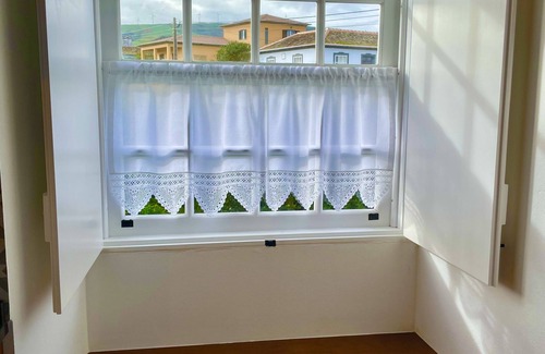 Praia da Vitoria Cottage | Casa do Avô José Alves: Oceanfront Country House Retreat