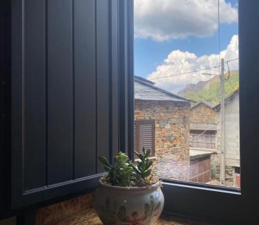 Sao Pedro do Sul House | Highly Rated Casa do Avô Zé: Family-Friendly Getaway