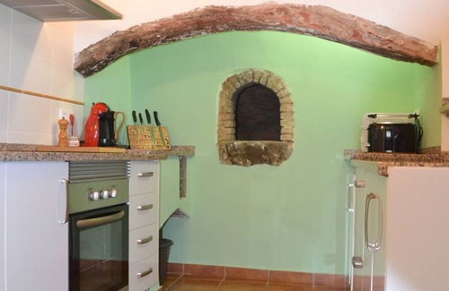 Santa Catarina da Fonte do Bispo House | Discover Casa do Bairro: Hidden Gem with Hot Tub & Pool