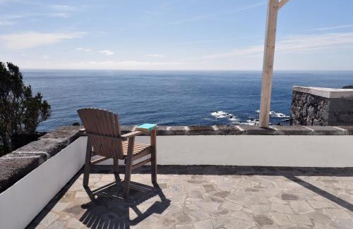 Calheta de Nesquim House | Oceanfront Bliss at Casa do Baleeiro - Rated 9.3/10