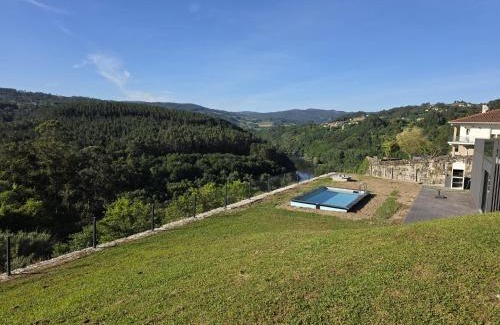 Vila House | Relax at Casa do Barbeiro with River Minho Views