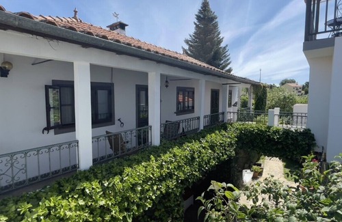 Carrazeda de Ansiaes Bed & Breakfast | Relax at CASA DO BECO B&B DOURO - Atelier with Ocean Views