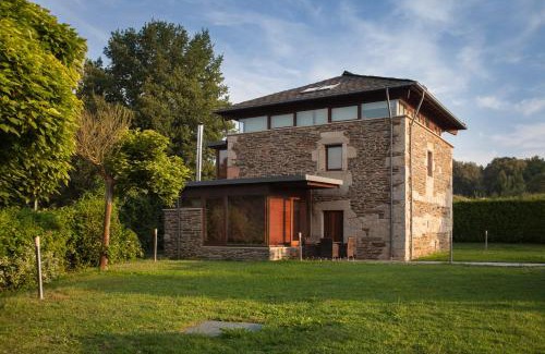 Sarria House | Discover Casa Do Bosque: Family-Friendly Retreat with Pool