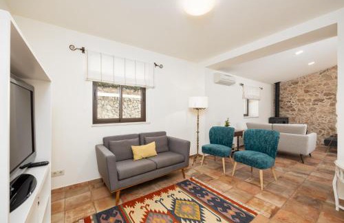 Moncarapacho e Fuseta Villa | Discover Casa do Carmo: 4-Star Oasis with Pool & Family Fun