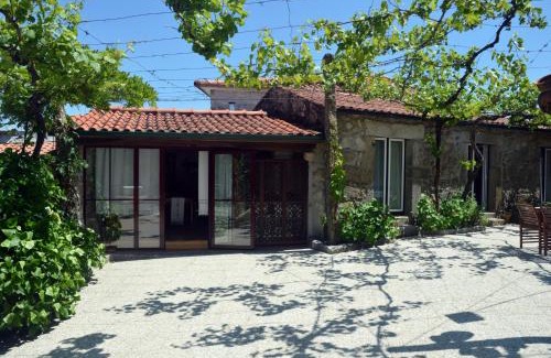 Viatodos House | Discover Casa Do Carvalho: Oceanfront Retreat with Pool